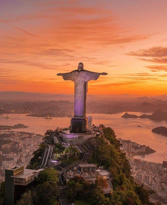 Atardecer en el cristo redentor